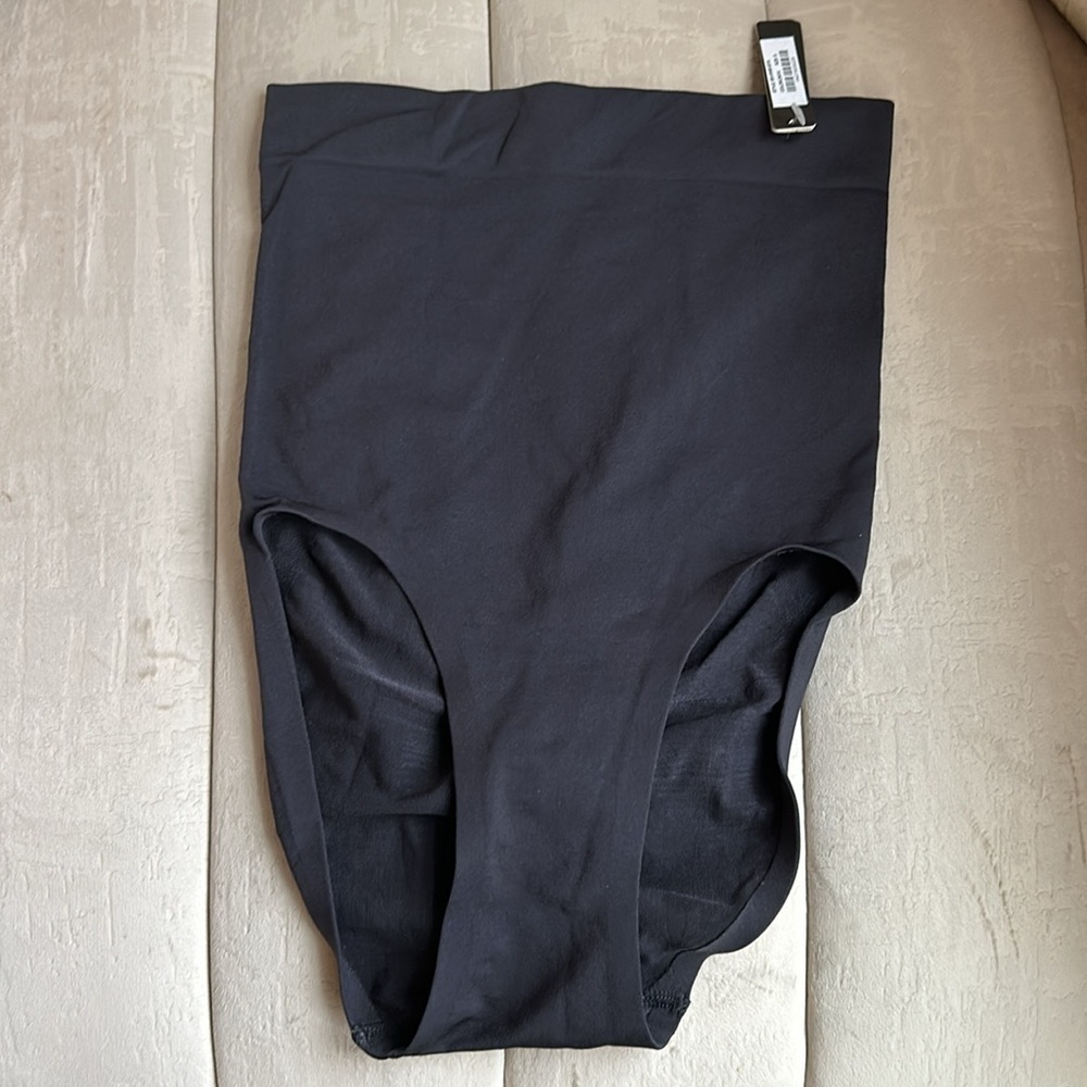 SKIMS (B24) High Waist Bonded Brief Shapewear Onyx Small NWT